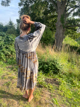 Load image into Gallery viewer, Vintage Sari Silk Dress Kimono
