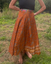 Load image into Gallery viewer, Vintage Silk Sari Skirt